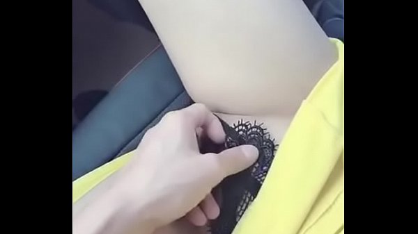 Vietnamese girl gets her pussy fingered in car