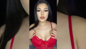 Nackte junge Mädchen drehen ihre hausgemachten Sexfetische und Amateur-Pornovideos für ihre Bewunderer 84