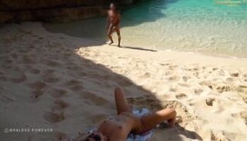Bralessforever / Bitchinbubba – Rocky Caught by Stranger Masturbating on Nude Beach H