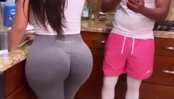 Gym Babe Exposed Her Big Thigh and Booty While Doing Tiktok Video