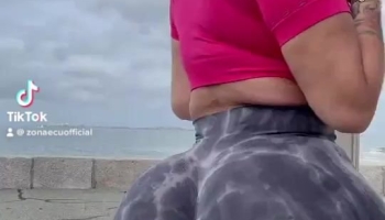 Zonaecuofficial Shaking Her Puffy Booty Cheeks at Outdoor Video