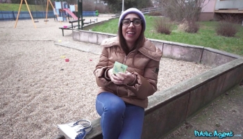Cute Hottie Gives A Sloppy Blowjob In The Park For Some Money