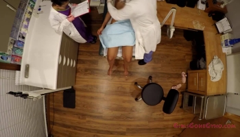 Jackie Banes baisée sur le fauteuil du gynécologue