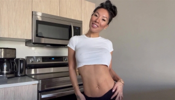 Asa Akira Asian Milf Oiling Her Huge Tits and Squeezes Them on Cam Video