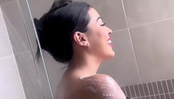 Gemelas Abello Aka Twins Bella Nude In Shower Cleaning Her Boobs With Soap Video