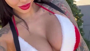 Kiaramoon Asian Filling her Juicy Holes with a Sex Toy in Car Video