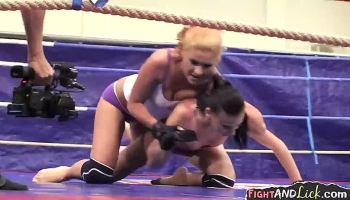 MMA-Girls gehen in den heißen Nahkampf