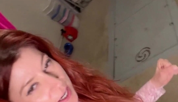 Heidi-Lee Bocanegra Red Head Milf Shows Her Soft Butt Cheeks While in Live Onlyfans Video