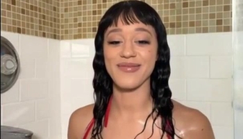 Stormi Maya Bath Tub Live Showing Her Soapy Nipples And Rubbing Hairy Pussy Video