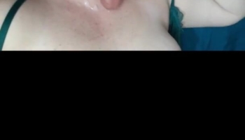 Amateur clip of a blonde girl sucking a thick penis until her face gets covered