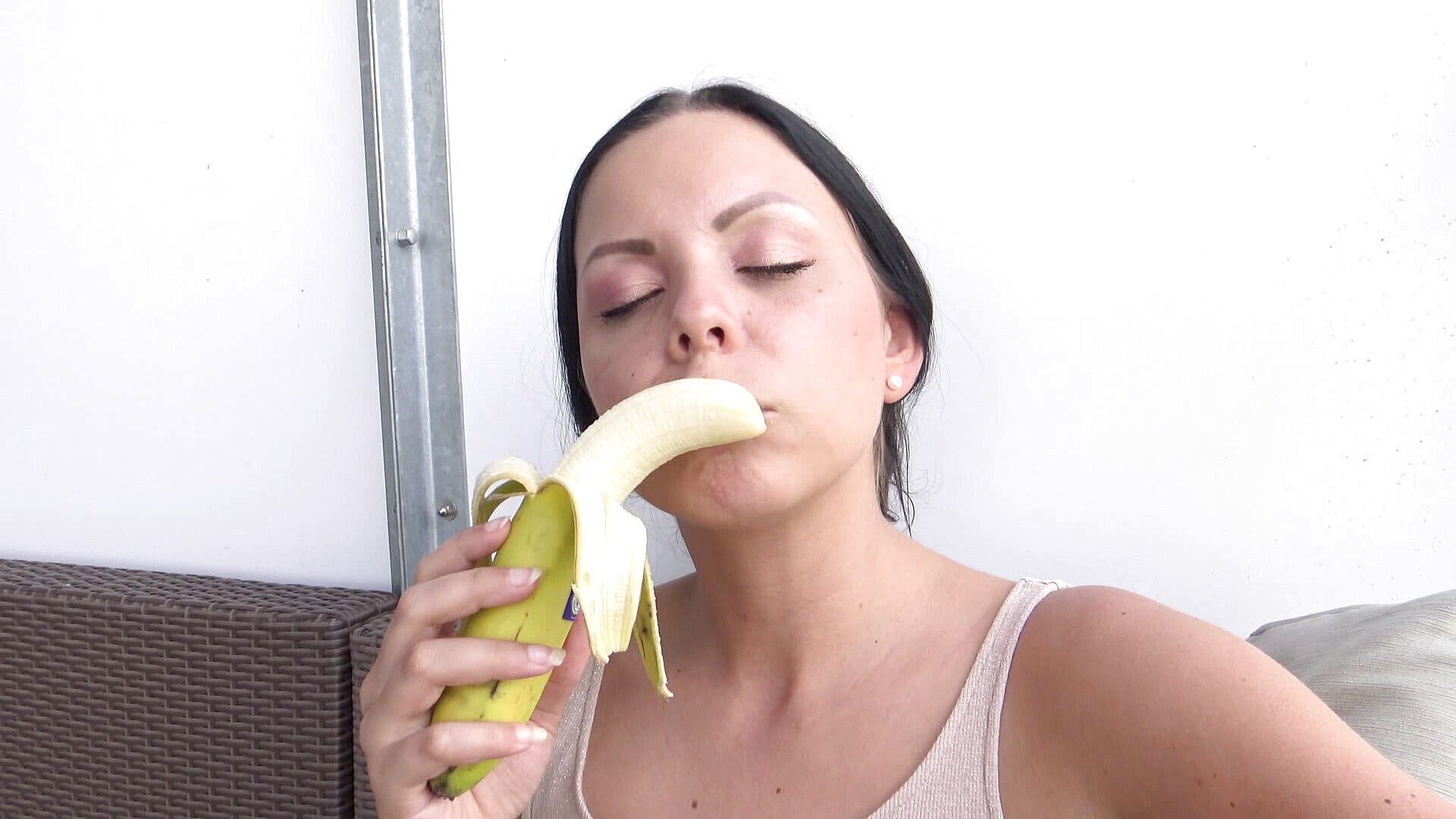 Amateurs star in adult films: Carla`s banana POV teasing – Lannie – Solo Austria
