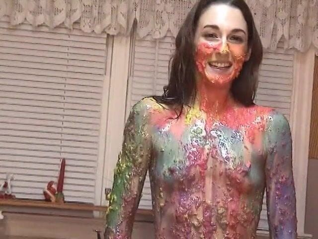 Wet and messy adult video: Horny bitch in the kitchen is playing around in the food coloring and syrup – Summer Tyme – Solo Sensations