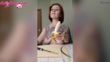 Kattygrray's kinky solo is hot and heavy - preparing banana for hardcore fucking