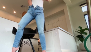 Lifeofd finger bangs her wet jeans & moans with pleasure