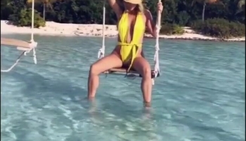 Sara Jean Underwood – Topless During Bahamas Trip in 2019