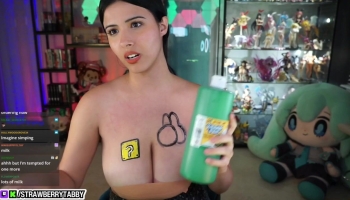 Strawberrytabby Live big tits jiggling while shaking paint
