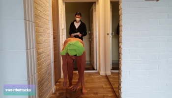 Sweetbuttocks goes all out and strips naked in front of delivery guy