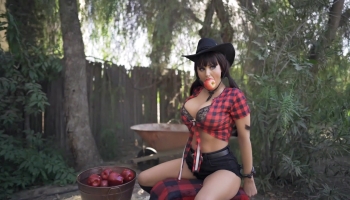 Angie Griffin – Apple Bobbing