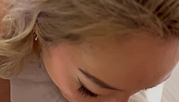 Blonde Asiatin wird im Hotel gebumst