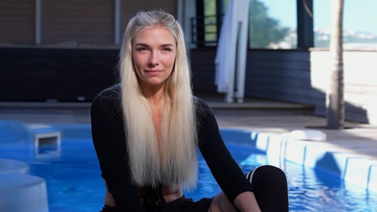 La française Sophie de Parie va se taper deux bites