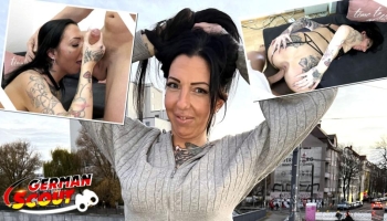 Tätowierte schwarzhaarige Deutsche beim Casting