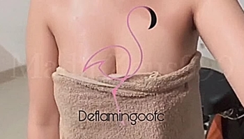 Asiagirl 18+ zeigt sich in sexy Dessous und lässt sich vögeln