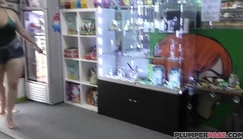 Dicker Schlampe mit fetten Möpsen und Arsch die behaarte Möse gestopft