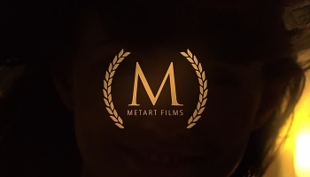 Teengirl beim Solosex in der Küche