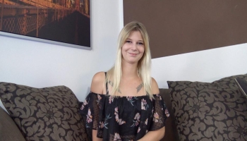 Deutsche Lara Blonde reitet beim Casting und wird doggystyle gefickt