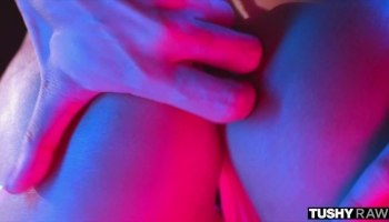 Elsa Jean se fait baiser son trou du cul par la BWC d’Oliver Flynn !