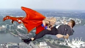 Deutsches Supergirl bläst sogar beim Fliegen